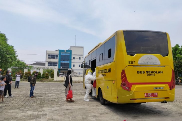 1.973 pasien COVID-19 di Jakarta dievakuasi menggunakan bus sekolah ke sejumlah rumah sakit