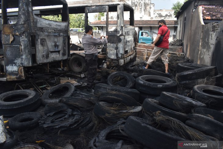 Kebakaan Garasi Bus di Madiun