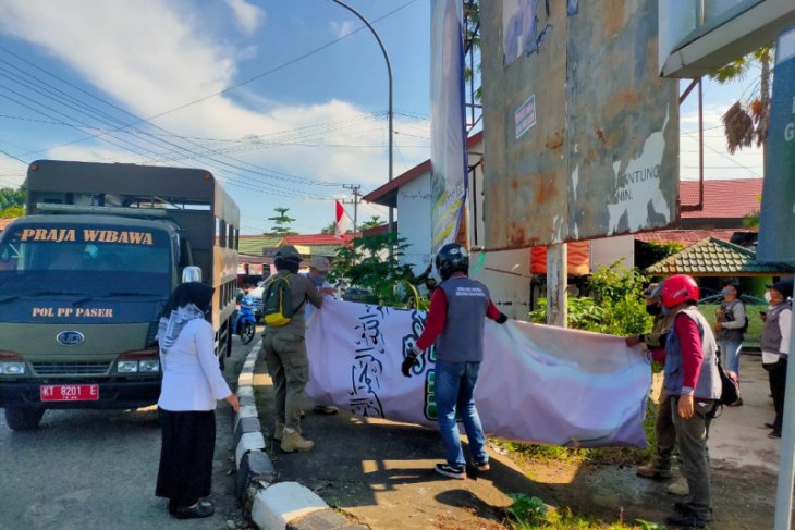 Bawaslu Paser tertibkan alat peraga kampanye