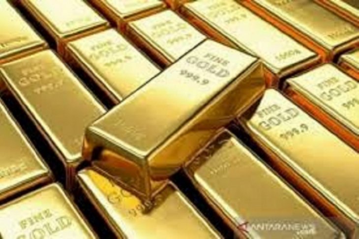 Emas jatuh lagi, investor buru aset berisiko dipicu berita vaksin