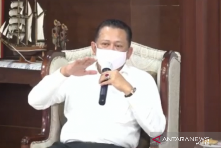 Ketua MPR minta masyarakat tak percaya hoaks isi UU Cipta Kerja