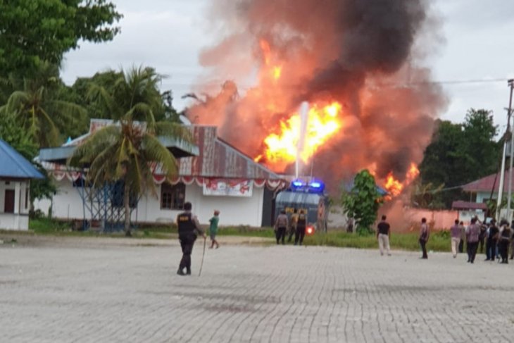 Massa bakar Kompleks Kantor Bupati Keerom Papua