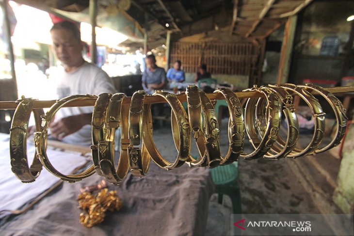 Kerajinan perhiasan terdampak pandemi 