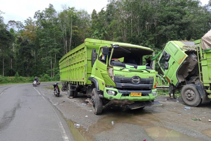Mobil truk alami kecelakaan di jalan lintas Sumatra Kerinci