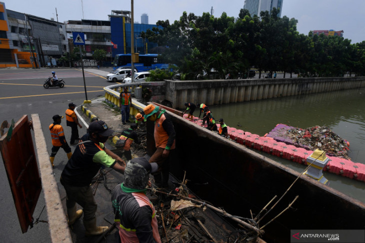 Pria ditemukan tewas diduga bakar diri