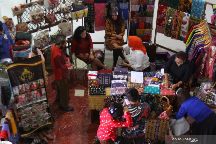 Dorong digitalisasi pasar batik