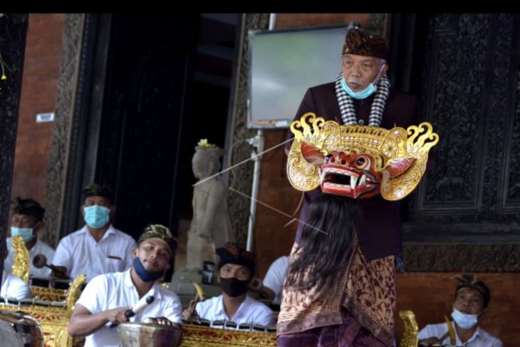 Seminar topeng koleksi Museum Bali