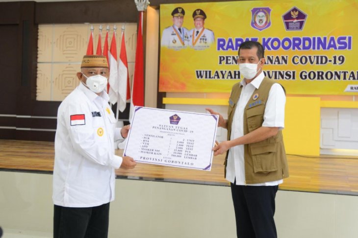 Kepala BNPB serahkan bantuan penanganan COVID-19 di Gorontalo