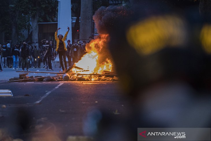 Unjuk rasa UU Cipta Kerja ricuh 