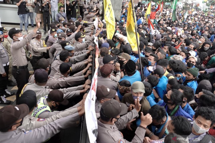 UU Cipta Kerja buat pekerja lebih produktif tapi kesejahteraan rendah