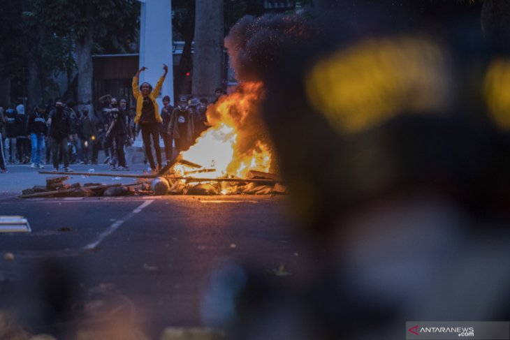 Perusuh pada aksi massa di Gedung DPRD Jabar bukan dari elemen mahasiswa atau buruh