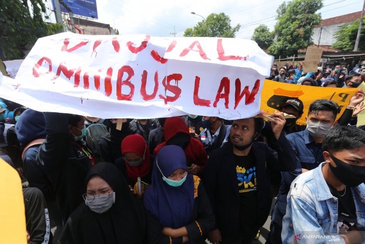 Aksi Tolak UU Cipta Kerja di Jember