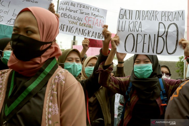 Aksi Tolak UU Cipta Kerja di Blitar