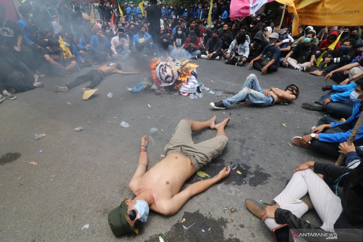 Aksi Tolak UU Cipta Kerja di Kediri