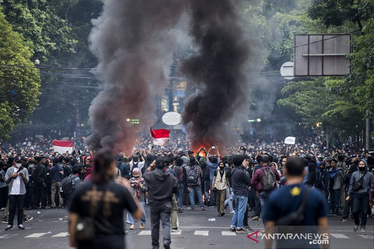 Aksi tolak UU Cipta Kerja 