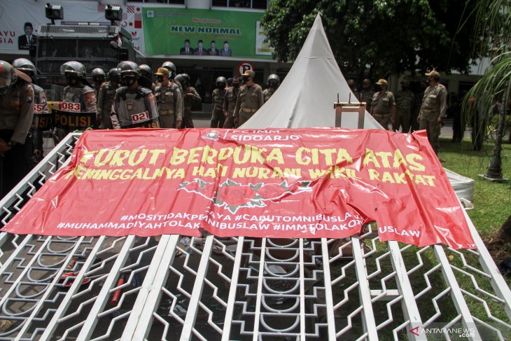 Demo tolak Omnibus Law di Sidoarjo 