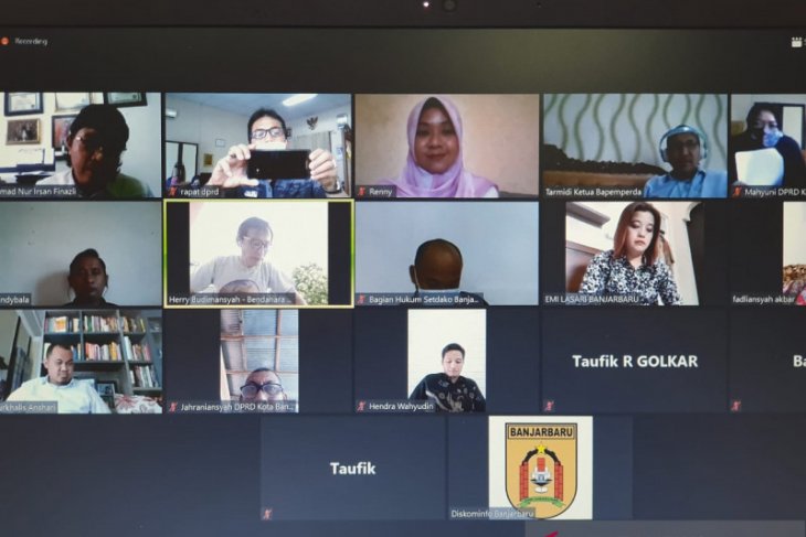 Anggota DPRD Banjarbaru raker virtual karena COVID-19
