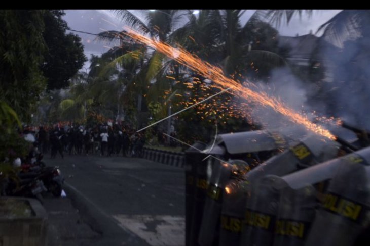 Kericuhan mewarnai unjuk rasa di Denpasar