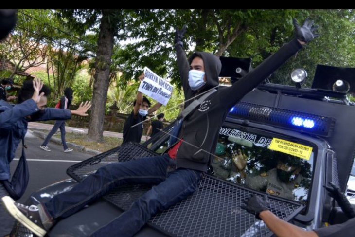 Kericuhan mewarnai unjuk rasa di Denpasar