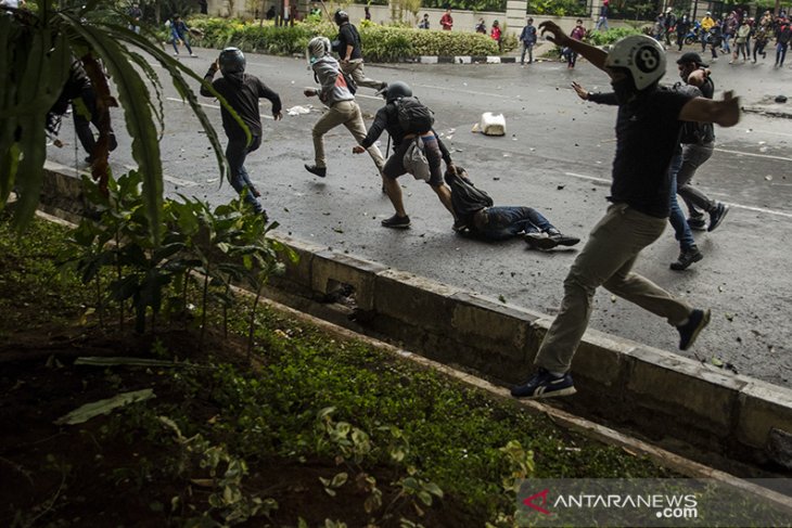 Aksi tolak UU Cipta Kerja di Bandung 