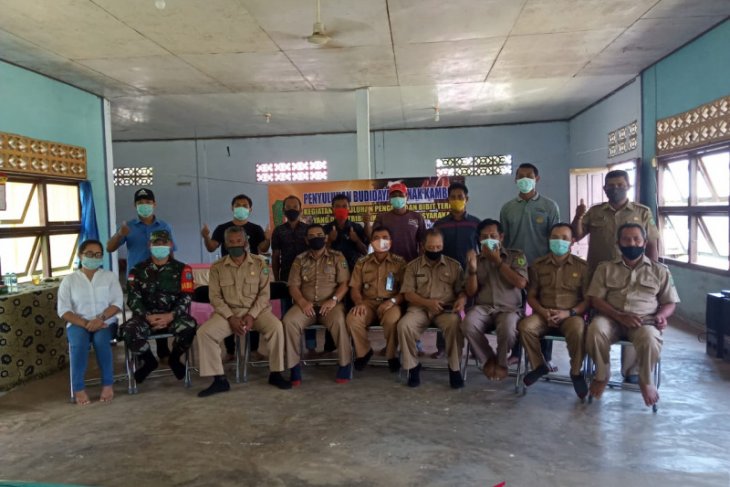 TNI di perbatasan berikan penyuluhan usaha peternakan kambing