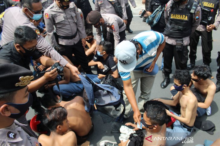 Polisi amankan pelajar yang akan ikut demo