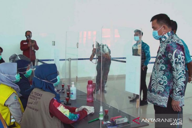 Pjs Wali Kota tinjau penerapan prokes di Bandara Syamsudin Noor