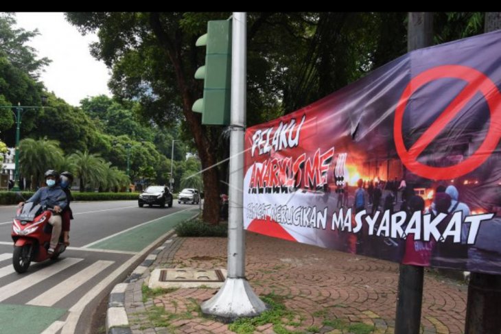 Spanduk tolak anarkisme marak di Jakarta