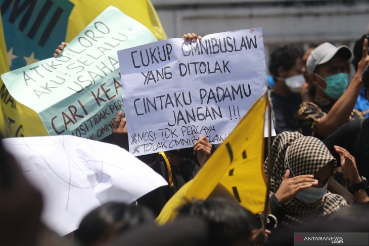 Unjuk rasa mahasiswa Kediri tolak omnibus law