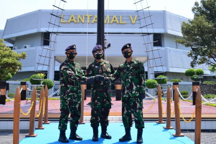 Laksma Tni Mohamad Zaenal Jabat Komandan Lantamal V Surabaya Antara News Jawa Timur