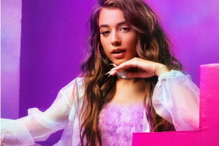 Penyanyi asal Los Angeles Alaina Castillo rilis video musik