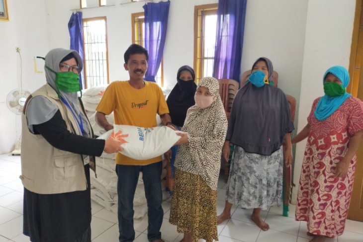 Kemensos salurkan paket sembako di Lebak guna penuhi kebutuhan pangan keluarga