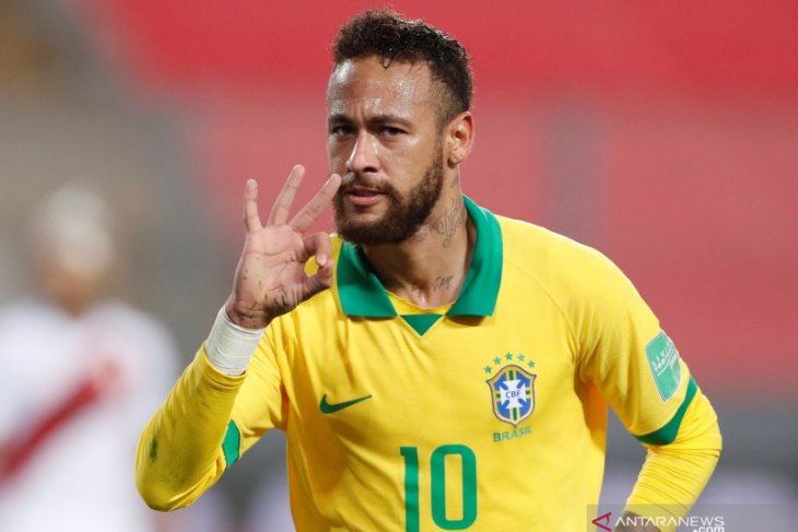 Ronaldo selamati Neymar setelah lampaui catatan golnya