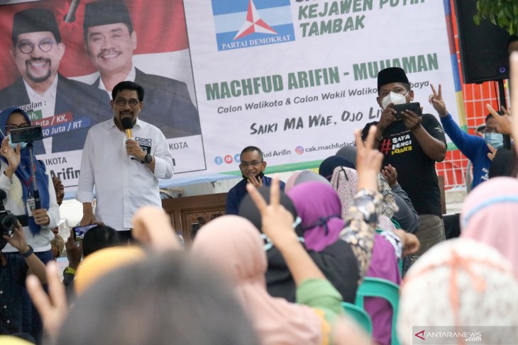 Machfud Arifin Sapa Warga Kampung Kejawan Putih Tambak