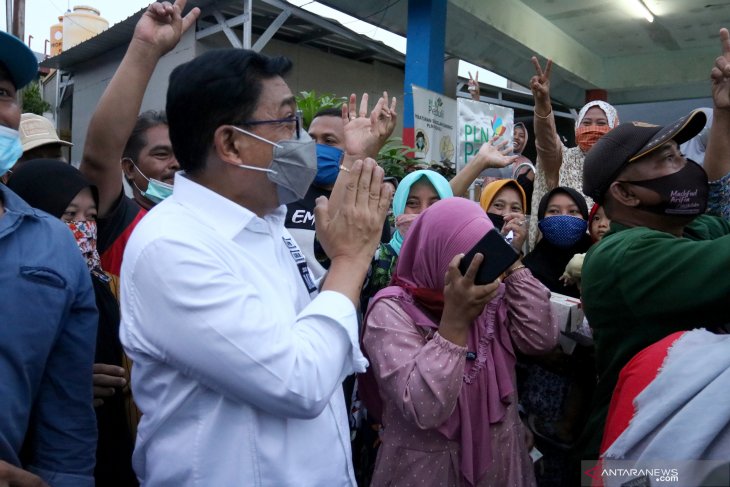 Machfud Arifin Sapa Warga Kampung Kejawan Putih Tambak