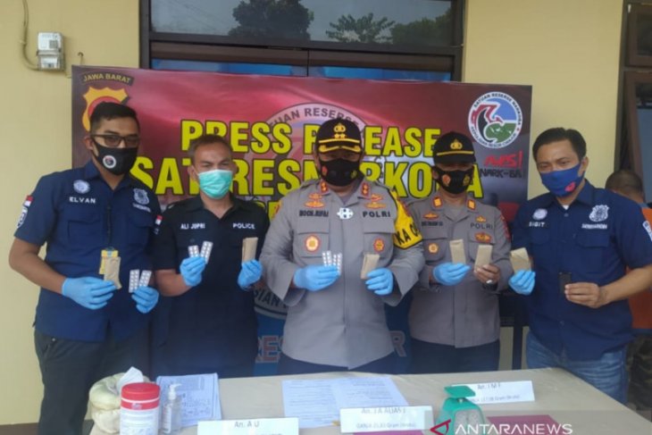 Tiga pemuda penjual narkotik diringkus saat ikut-ikutan demo