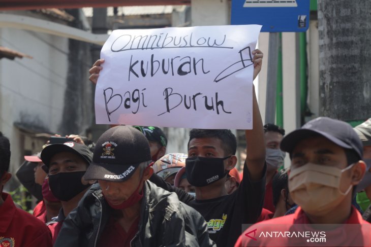 Demo buruh di Jombang