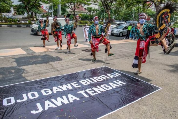 Aksi damai tolak unjuk rasa anarkis