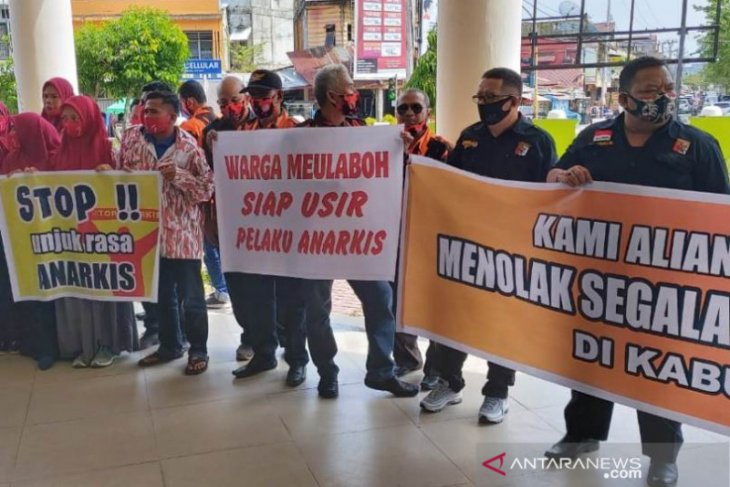 Tolak aksi anarkis, sejumlah ormas lancarkan unjukrasa ke DPRK Aceh Barat