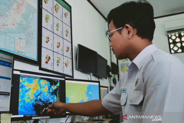 BMKG ingatkan cuaca ekstrem di musim peralihan