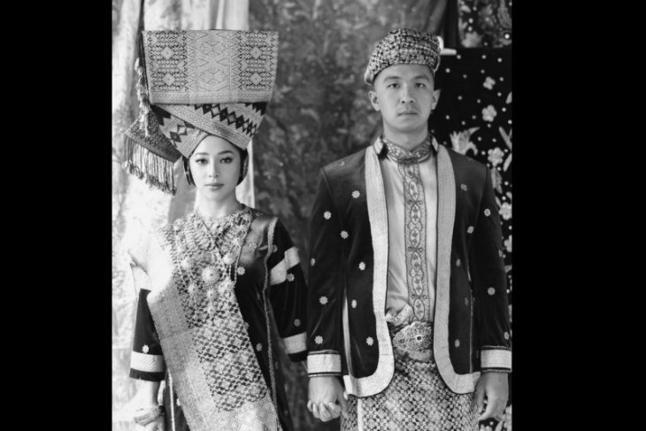 Artis Nikita Willy dan Indra Priawan sah berstatus suami-istri