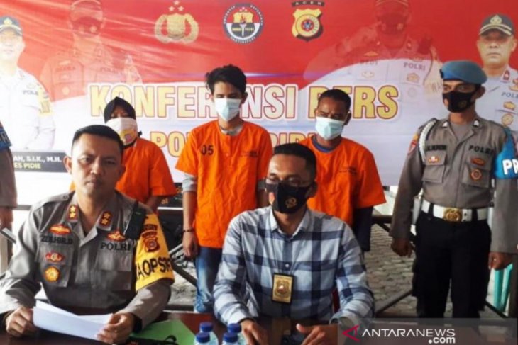 Polres Pidie tangkap satu mucikari dan dua pria hidung belang