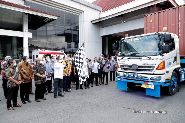 Minister flags off exports worth Rp10.68 bln to US, Europe