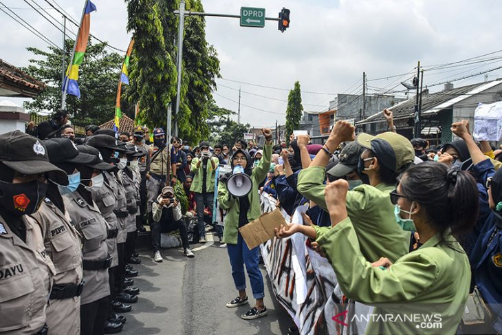 Mahasiswa Tasikmalaya mengugat UU Cipta Kerja 