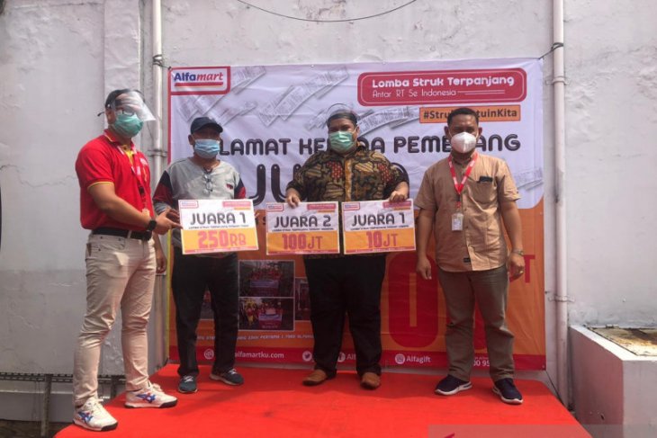 Belanja di Alfamart dapat hadiah Rp100 juta.