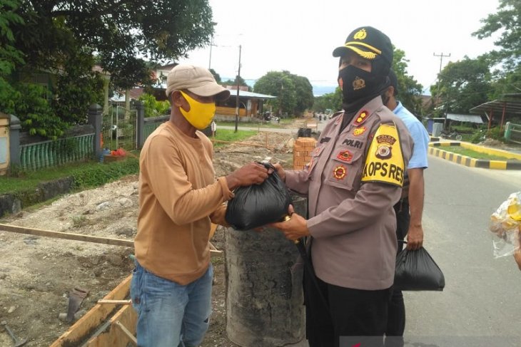 Kapolres Malteng ajak komunitas ojek perangi COVID-19