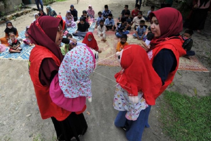 Pengenalan sejarah budaya orang rimba menggunakan boneka tangan
