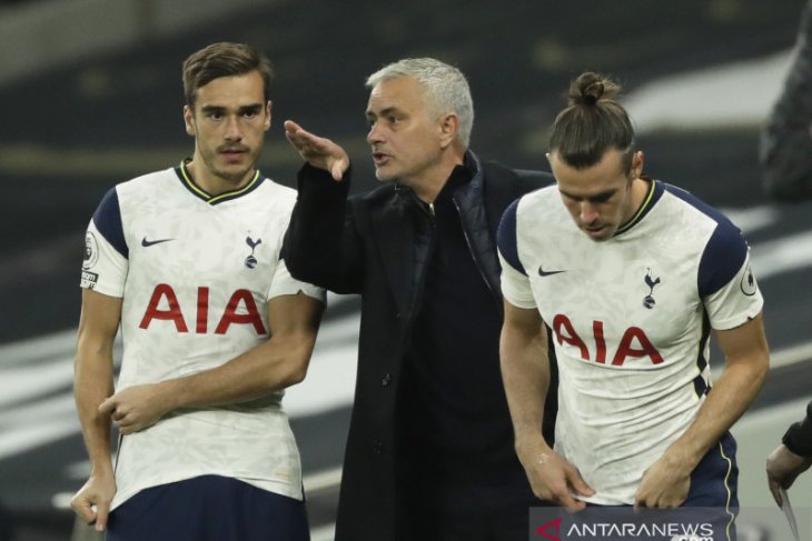 Ditahan imbang West Ham, Mourinho sebut pemain Spurs lemah mental