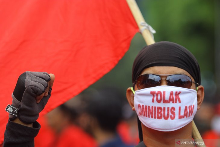 Demonstrasi Tolak UU Cipta Kerja di Surabaya