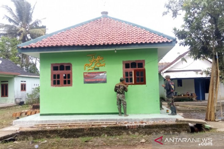Satgas TMMD-109 Kodim 0601/Pandeglang rampungkan renovasi mushola